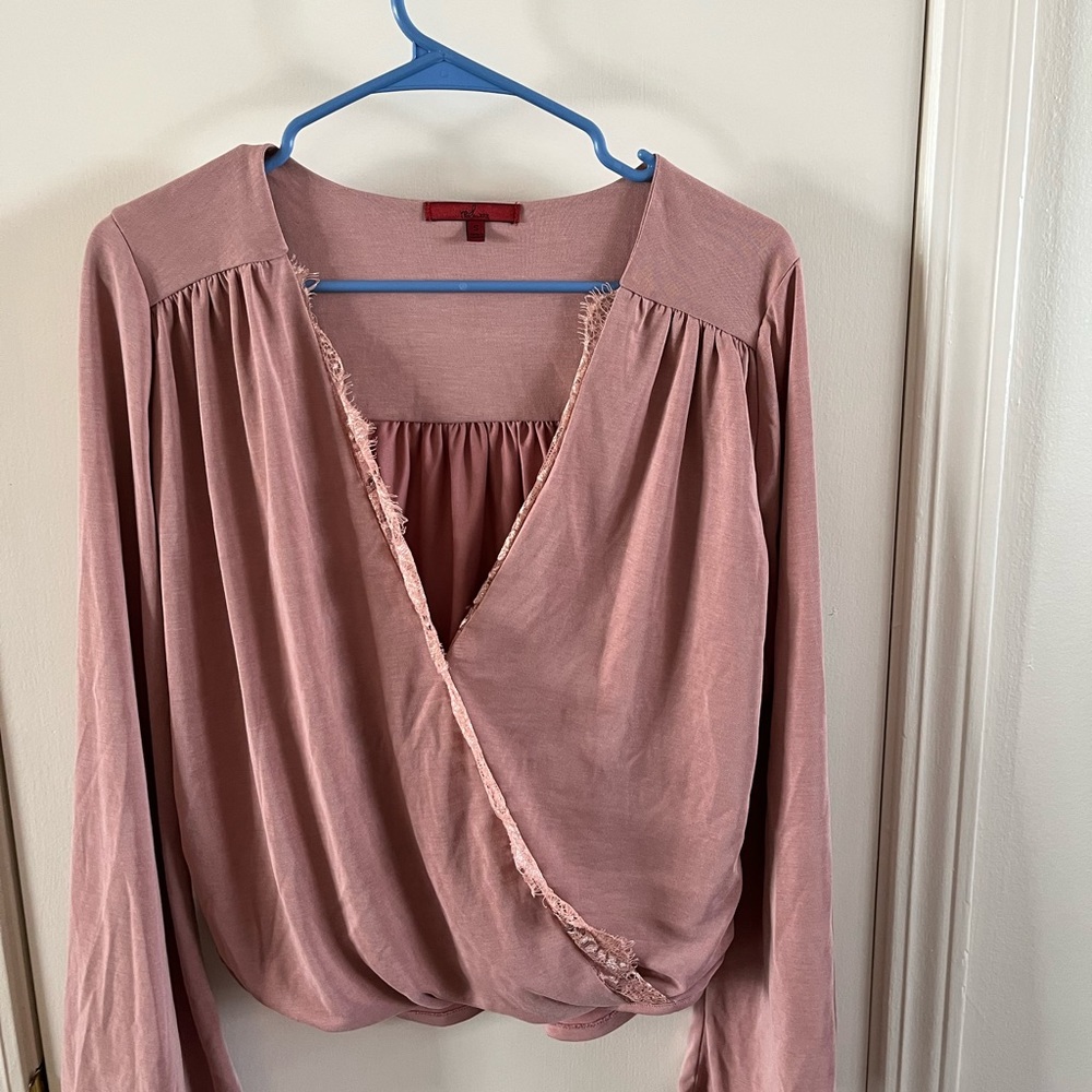 Red by BKE Dusty Rose colored blouse